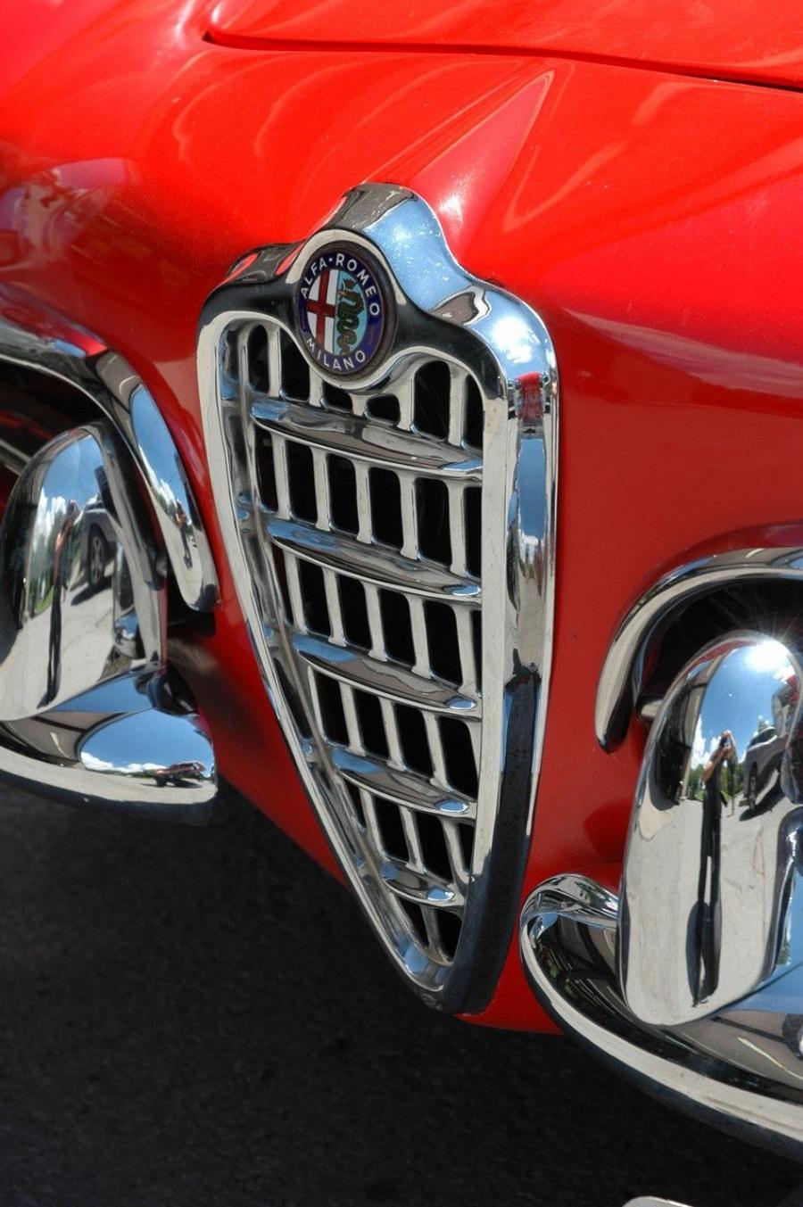 Детали экстерьера Alfa Romeo Giulietta Spider 1961 года  (фото 19 из 36)